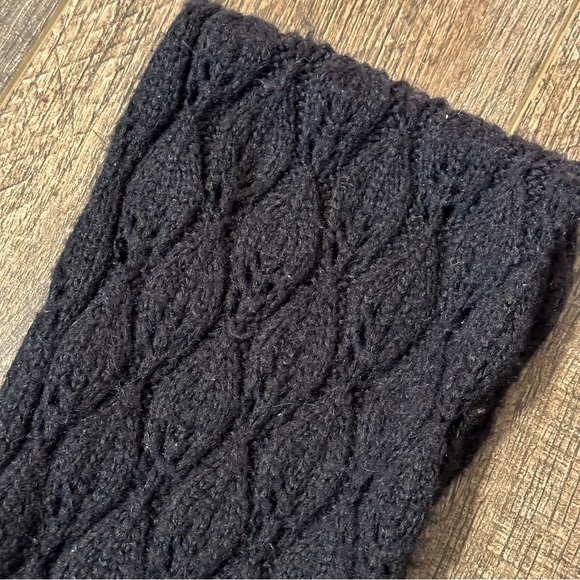 Black Knitted Scarf Cold Weather Winter Accessory Crochet - Picture 3 of 3